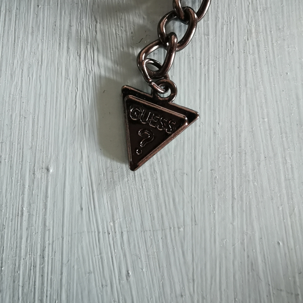 Guess Necklace - Picture 3 of 3